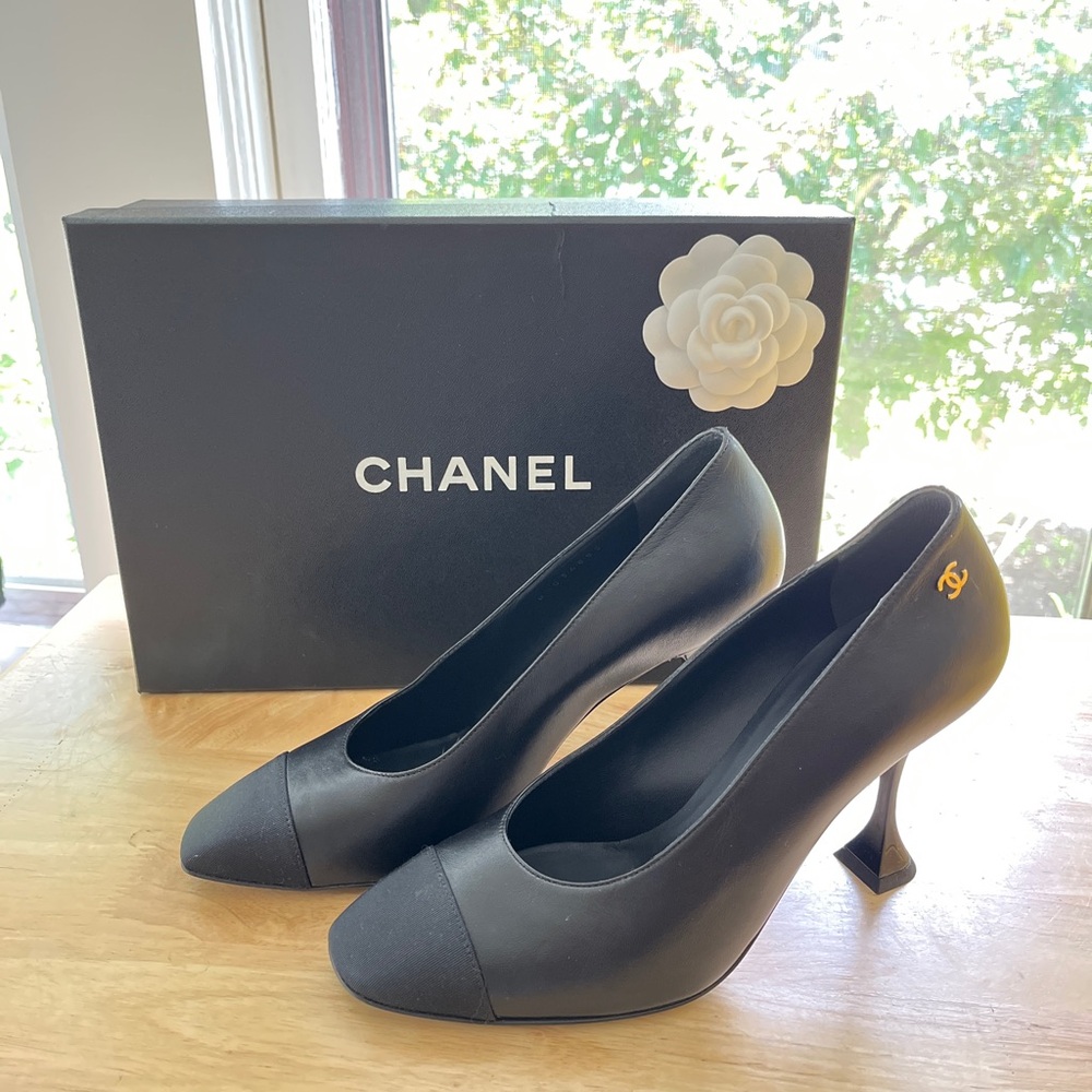 New CHANEL Black Cap Toe Pumps